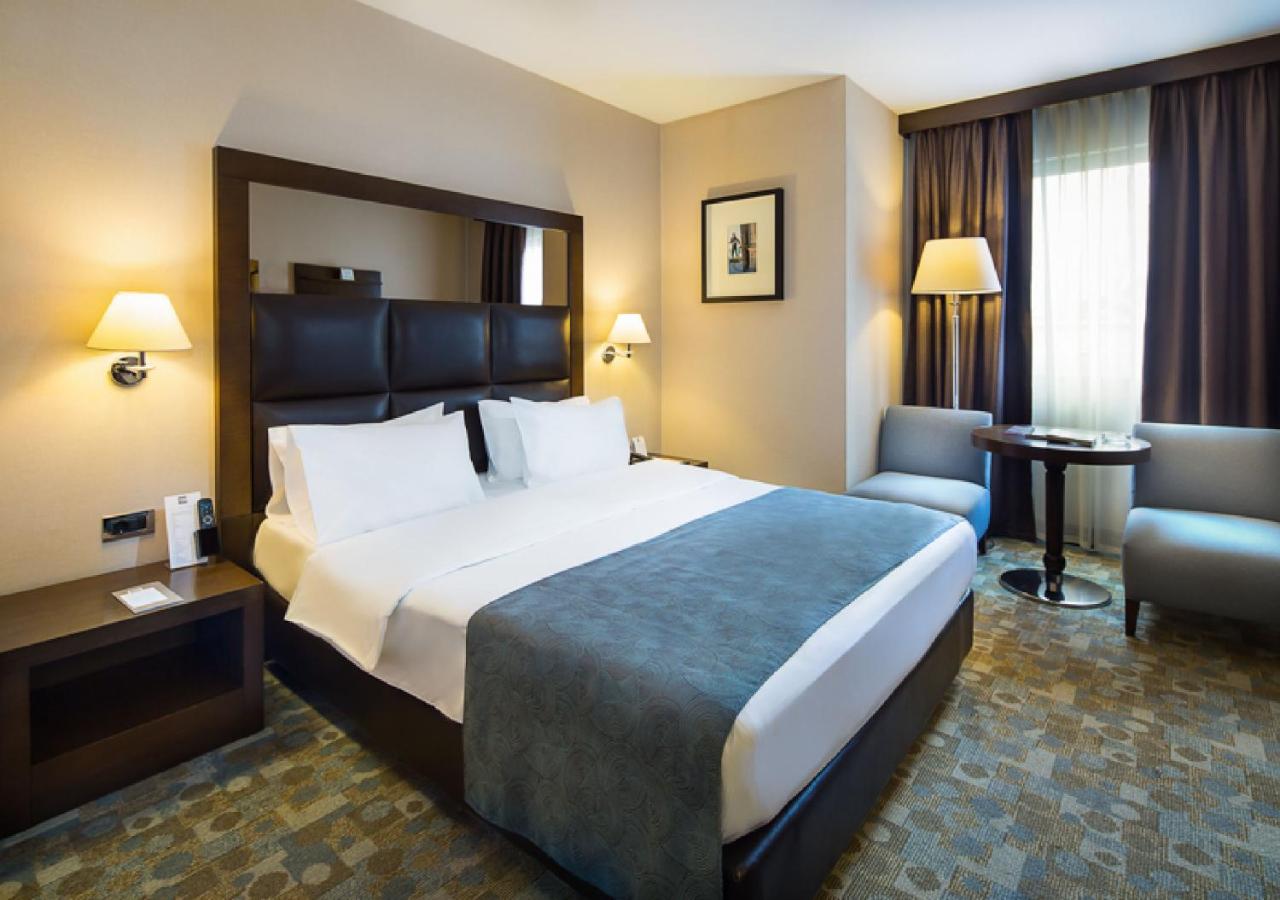 Reserva oferta de viaje o vacaciones en Hotel MIDTOWN HOTEL